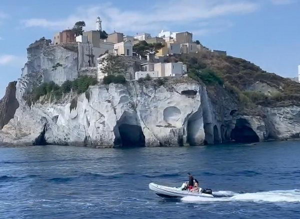 Isola di Ponza: meraviglie sott'acqua e tra le calette
