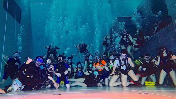 Esplorazione subacquea a Y-40 The Deep Joy