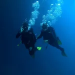 due subacquei in coppia